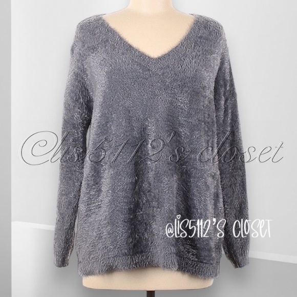 Torrid Gray Soft & Fuzzy Eyelash Pullover V-Neck Tunic Sweater 4X 5X 26 26W - Picture 3 of 14